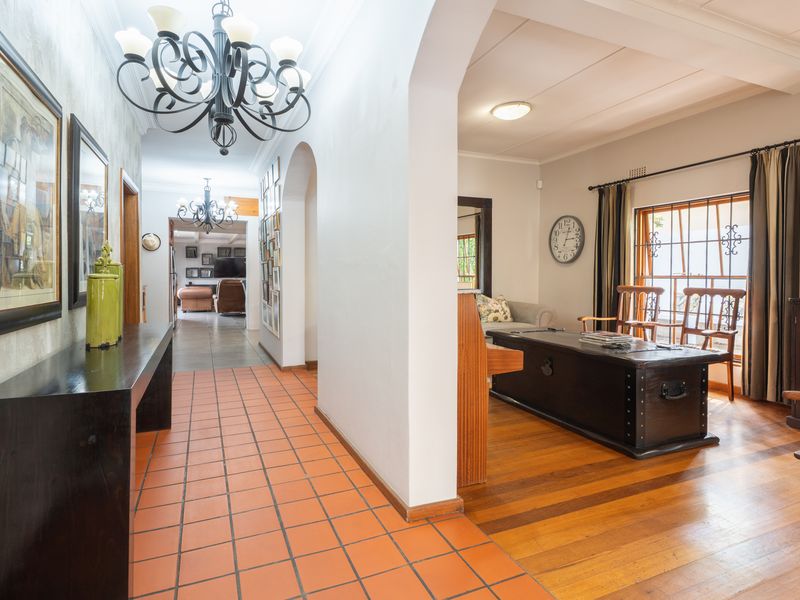 Step into effortless elegance with this exquisite 5-bedroom open-plan home, perfectly designed for m - Photo 6