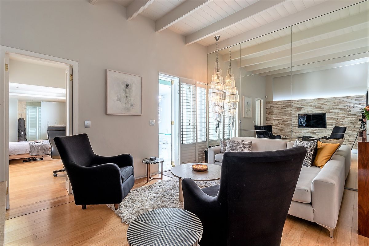 Luxury Three Bedroom Apartment in the Heart of Stellenbosch - Photo 2