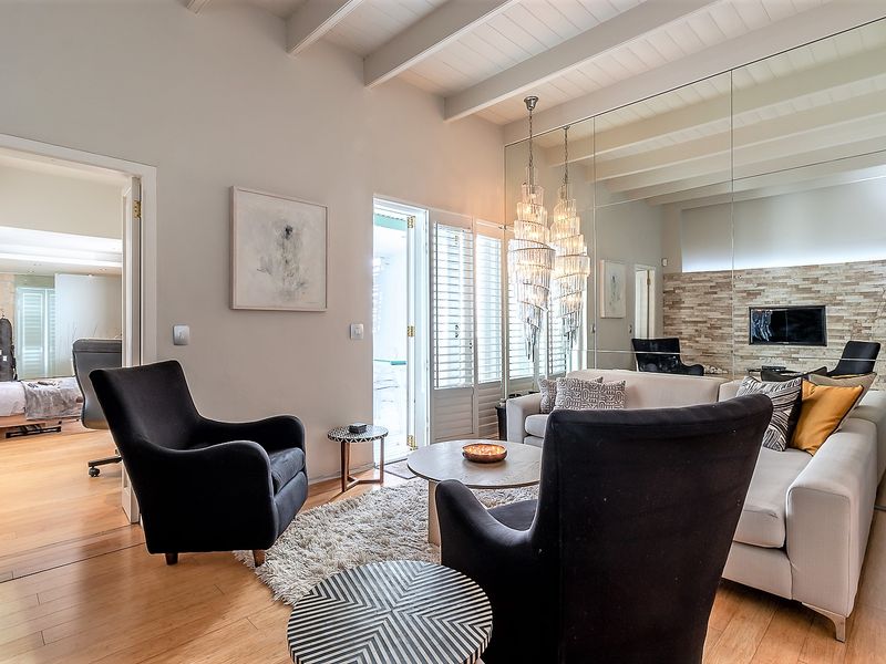 Luxury Three Bedroom Apartment in the Heart of Stellenbosch - Photo 2