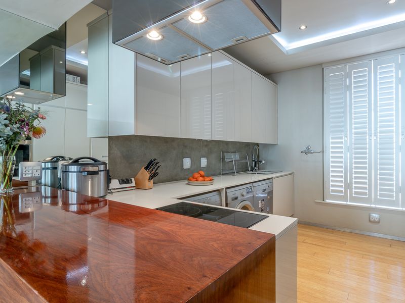 Luxury Three Bedroom Apartment in the Heart of Stellenbosch - Photo 3