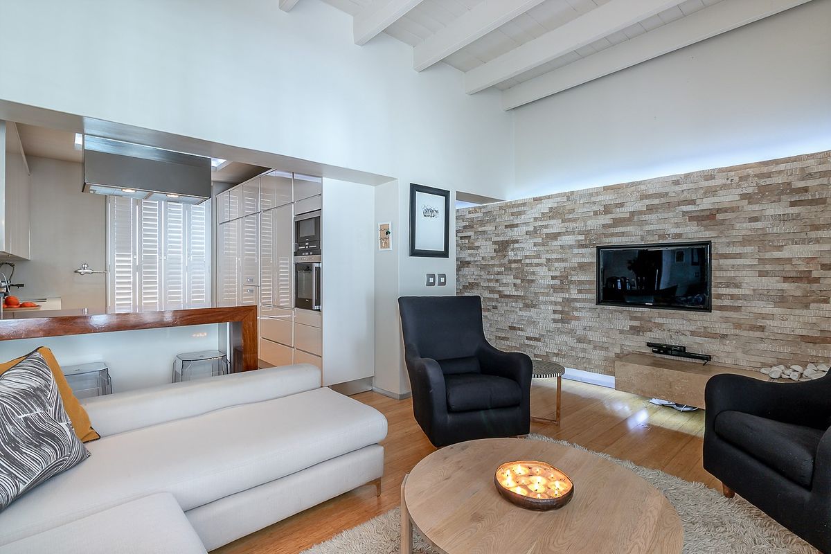 Luxury Three Bedroom Apartment in the Heart of Stellenbosch - Photo 5