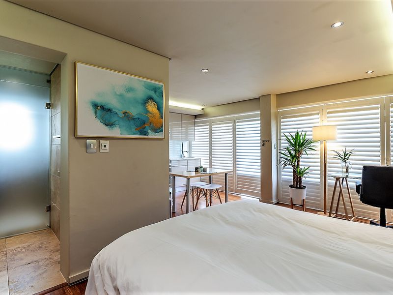 Luxury Three Bedroom Apartment in the Heart of Stellenbosch - Photo 10