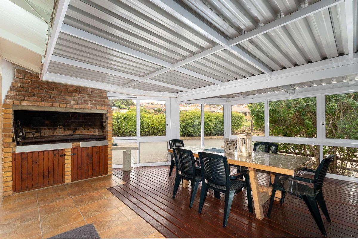 House For Sale in Hartenbos Central, Hartenbos, Western Cape - Photo 2