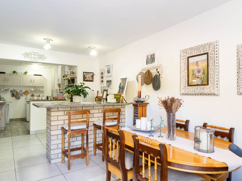 Townhouse For Sale in Diaz Beach, Mossel Bay, Western Cape - Photo 2