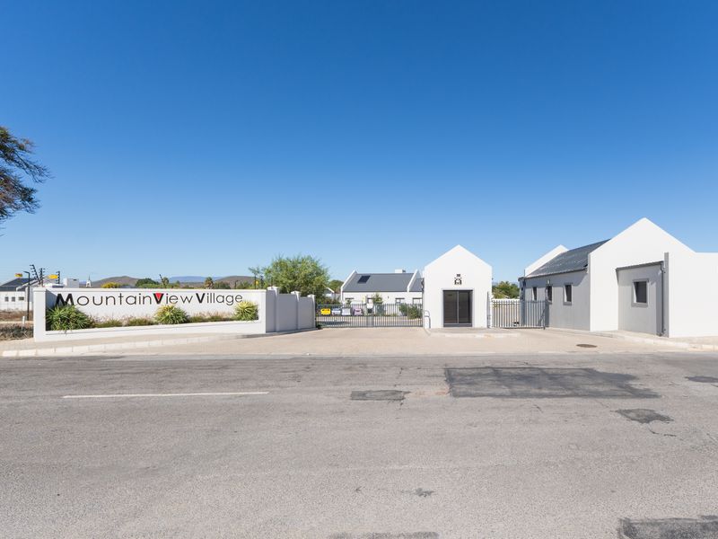 Elegant Country Living - Move-In Ready Townhouse in Secure Mountain View Village - Photo 2