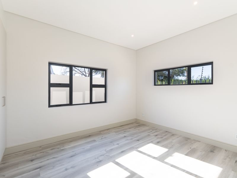 Elegant Country Living - Move-In Ready Townhouse in Secure Mountain View Village - Photo 8