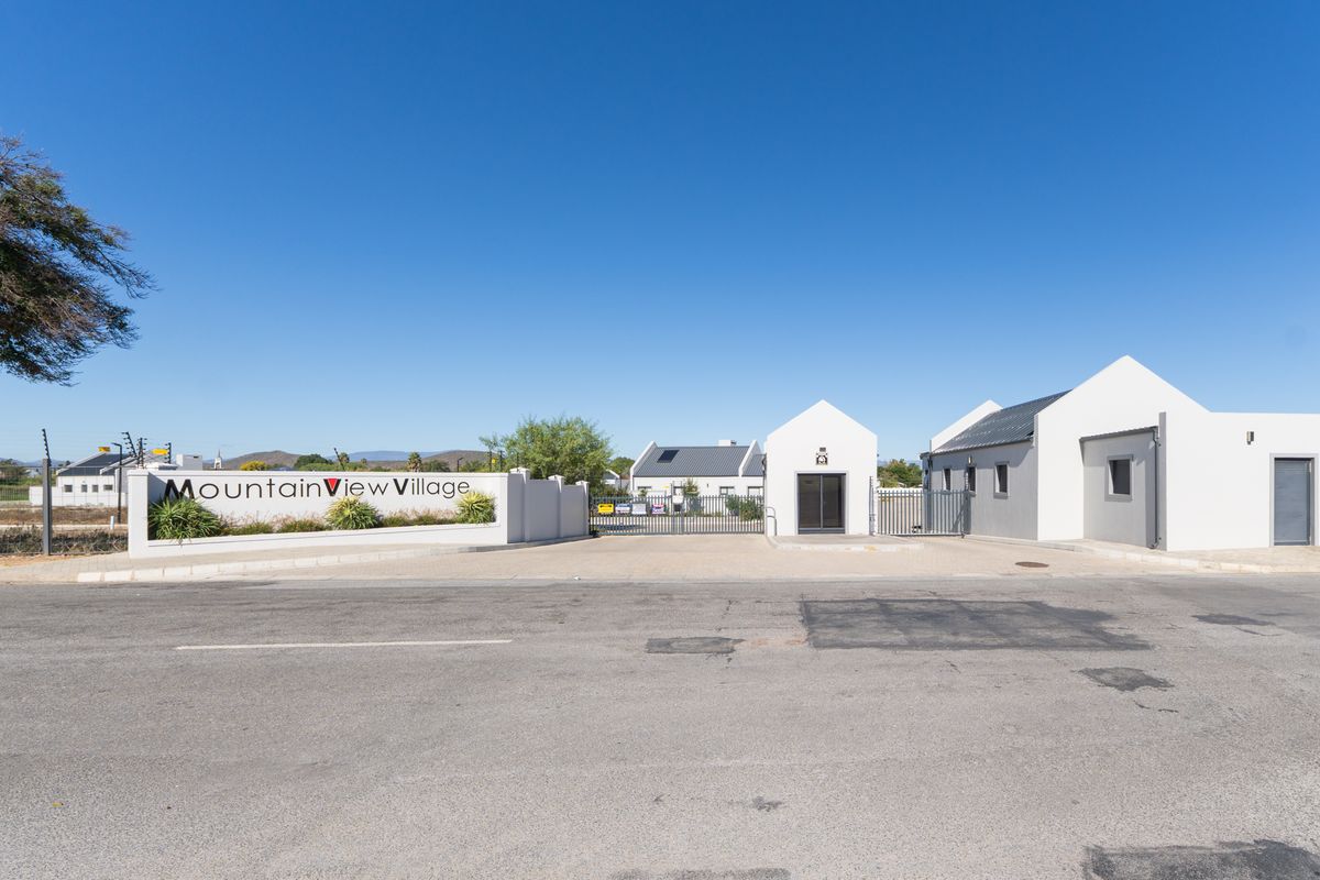 Elegant Country Living - Move-In Ready Townhouse in Secure Mountain View Village - Photo 2