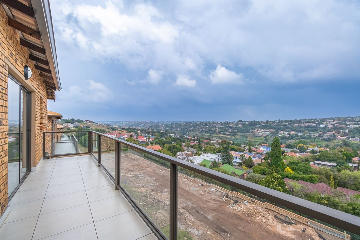 Freestanding Townhouse with Exceptional Views - Photo 5