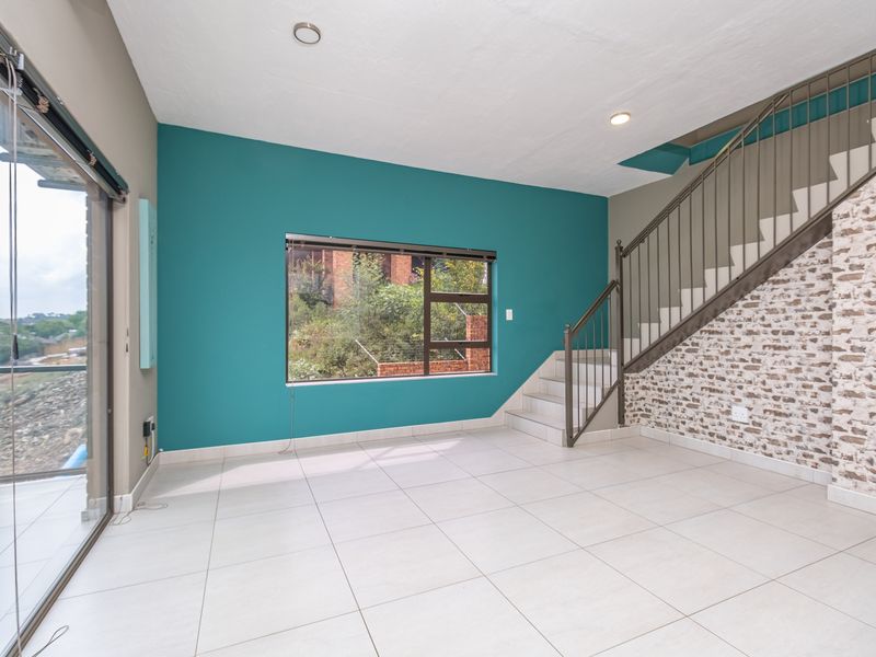 Freestanding Townhouse with Exceptional Views - Photo 9