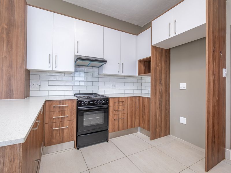 Freestanding Townhouse with Exceptional Views - Photo 7