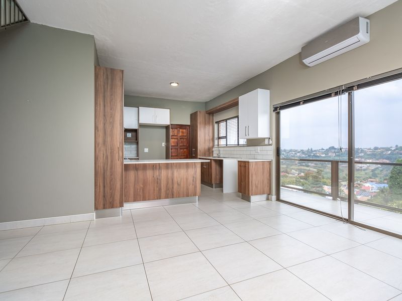 Freestanding Townhouse with Exceptional Views - Photo 6