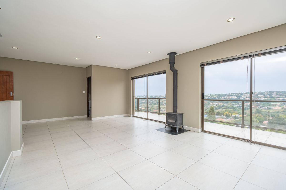 Freestanding Townhouse with Exceptional Views - Photo 4