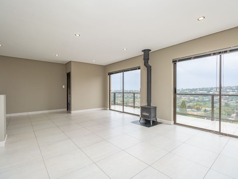 Freestanding Townhouse with Exceptional Views - Photo 4