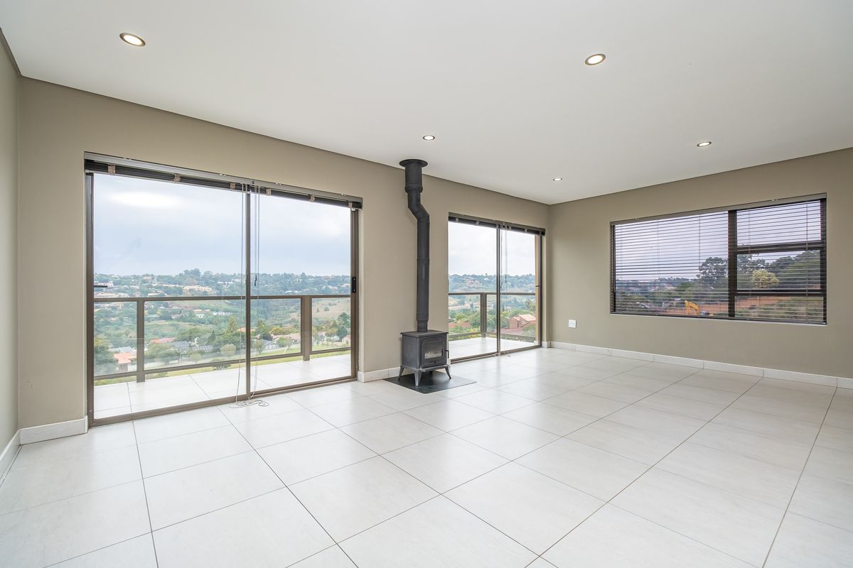 Freestanding Townhouse with Exceptional Views - Photo 3