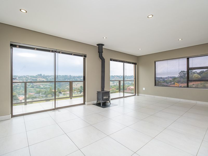 Freestanding Townhouse with Exceptional Views - Photo 3