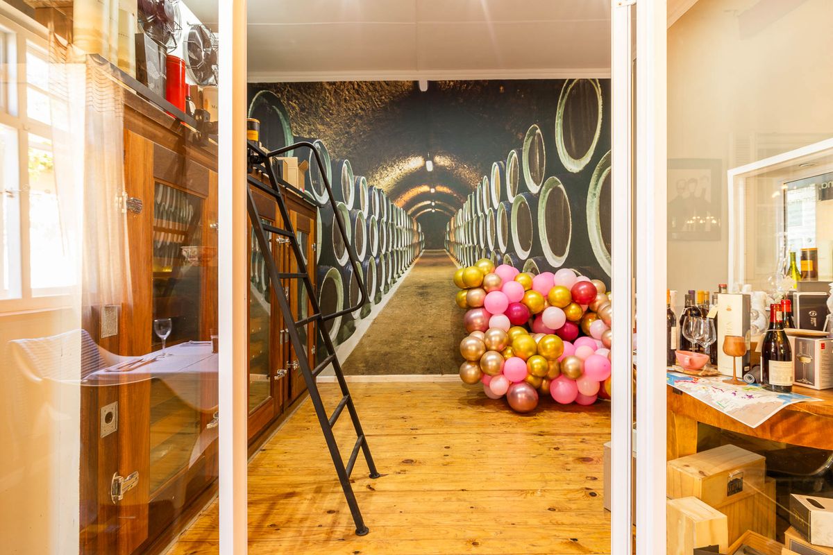 Restaurant For Sale in Oudtshoorn South, Oudtshoorn, Western Cape - Photo 5