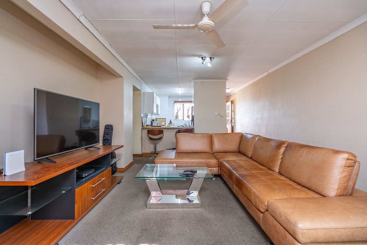 Apartment For Sale in Sunninghill, Sandton, Gauteng - Photo 3