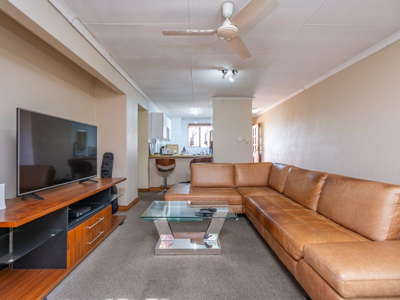 Apartment For Sale in Sunninghill, Sandton, Gauteng - Photo 3