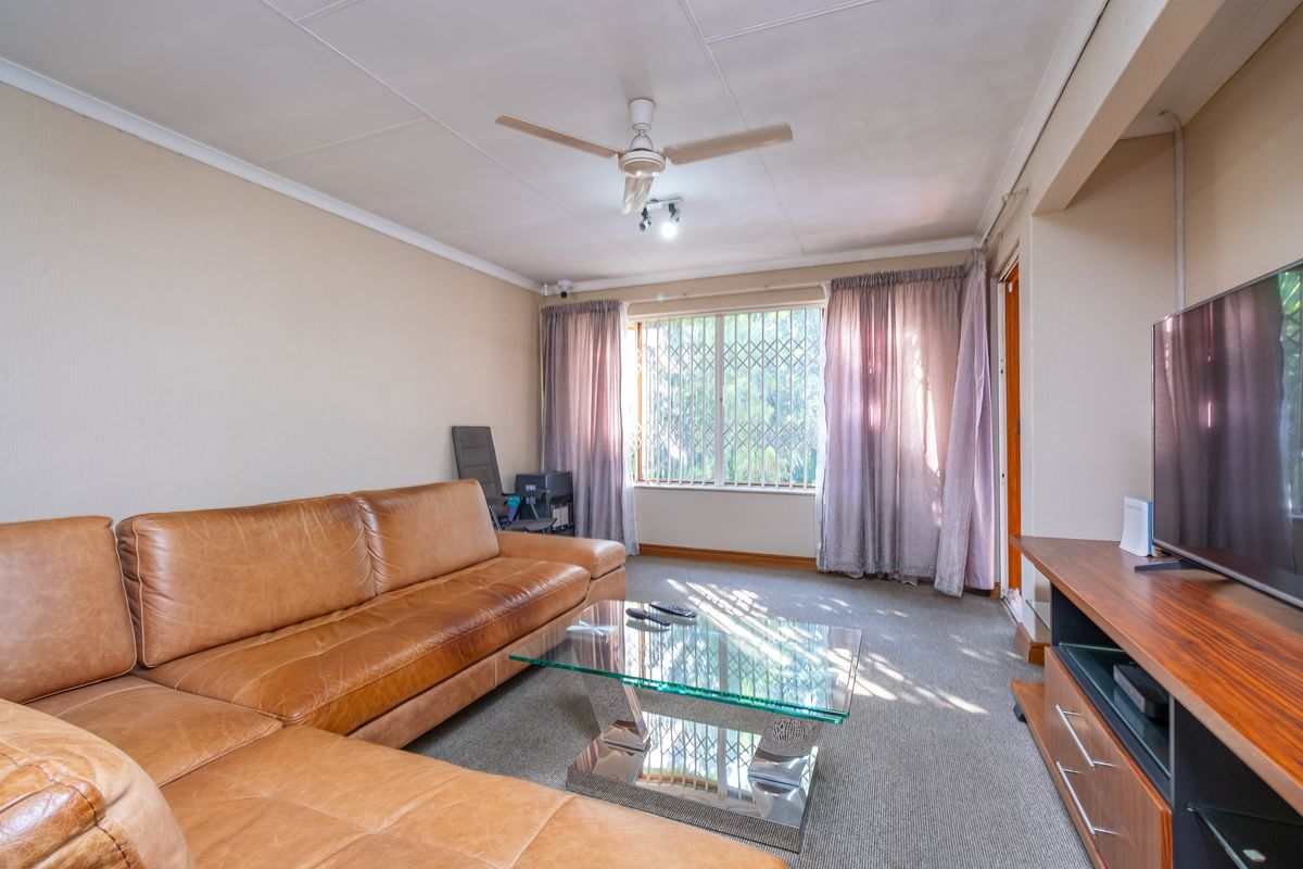 Apartment For Sale in Sunninghill, Sandton, Gauteng - Photo 2