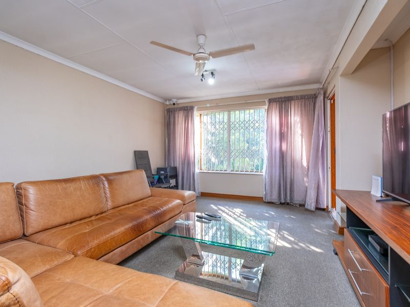 Apartment For Sale in Sunninghill, Sandton, Gauteng - Photo 2