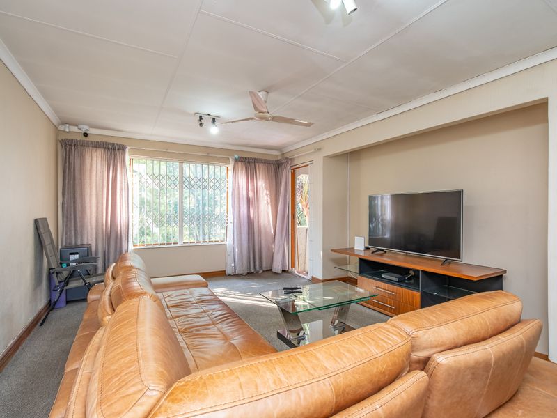 Apartment For Sale in Sunninghill, Sandton, Gauteng - Photo 1