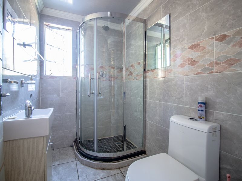 House For Sale in Fort Beaufort, Eastern Cape - Photo 8