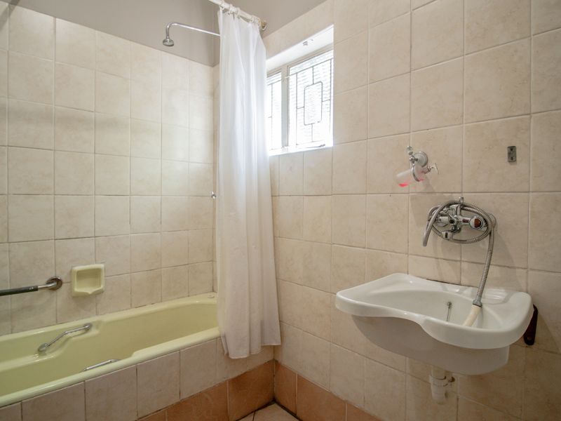 House For Sale in Fort Beaufort, Eastern Cape - Photo 6