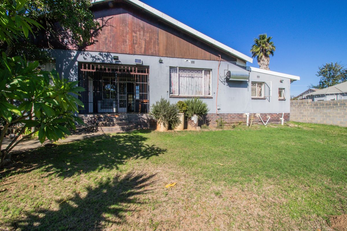 House For Sale in Fort Beaufort, Eastern Cape - Photo 2