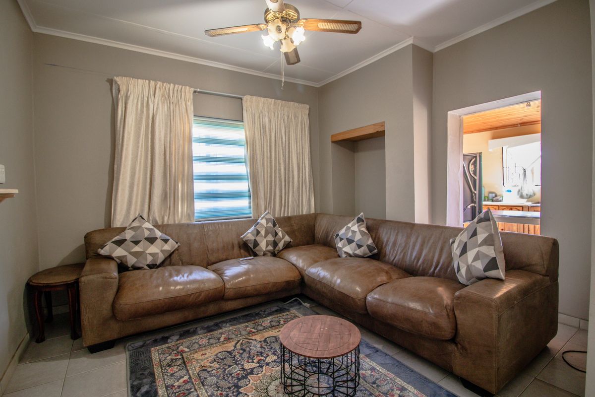 House For Sale in Fort Beaufort, Eastern Cape - Photo 2