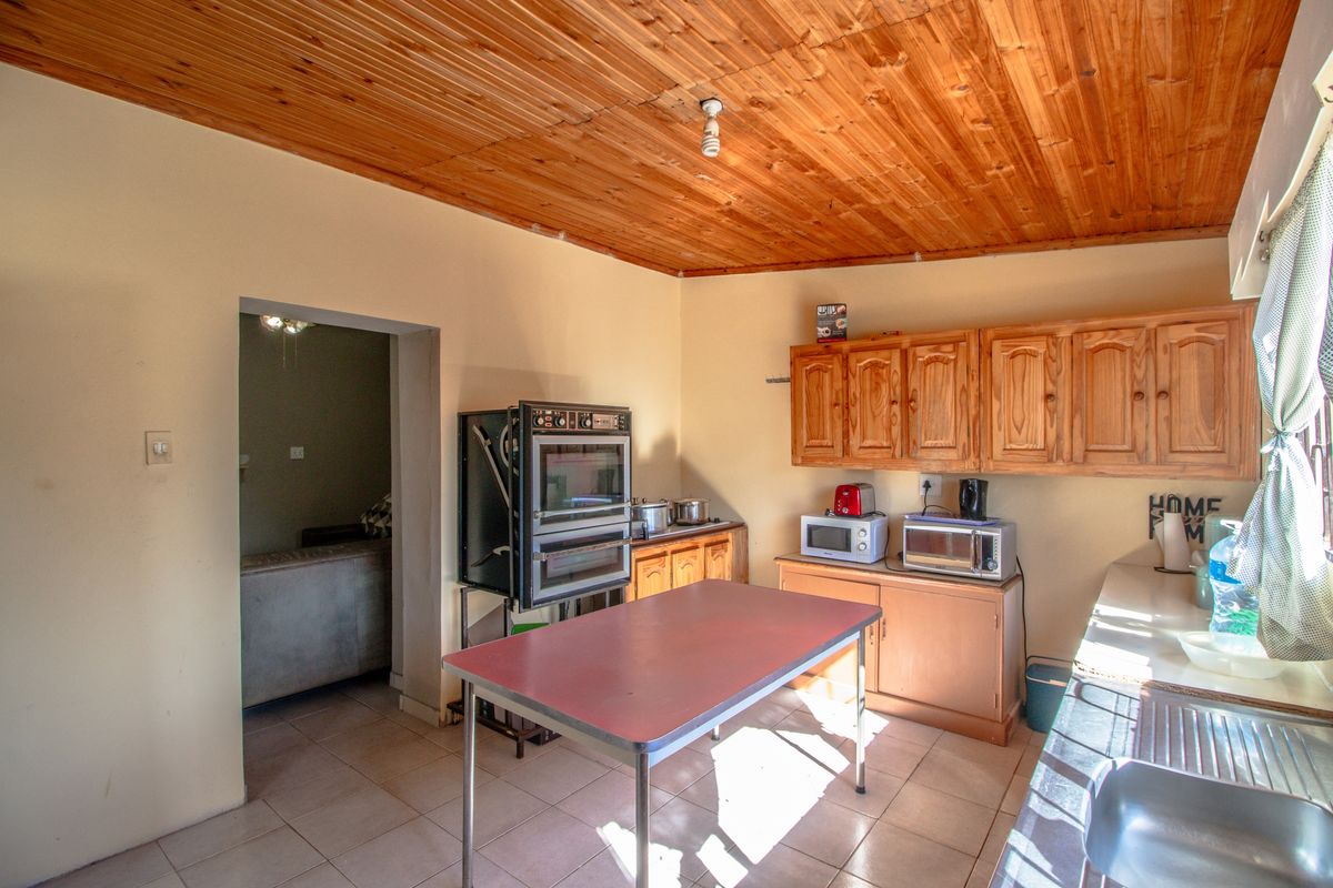 House For Sale in Fort Beaufort, Eastern Cape - Photo 5