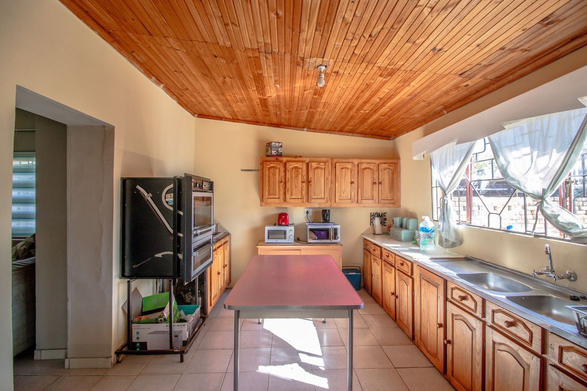 House For Sale in Fort Beaufort, Eastern Cape - Photo 4