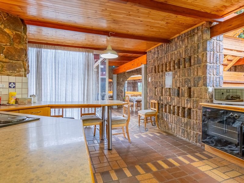 Prestigious Multi-Residence with exceptional amenities and Development potential - Photo 8