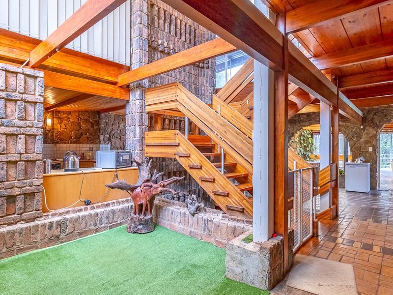 Prestigious Multi-Residence with exceptional amenities and Development potential - Photo 6