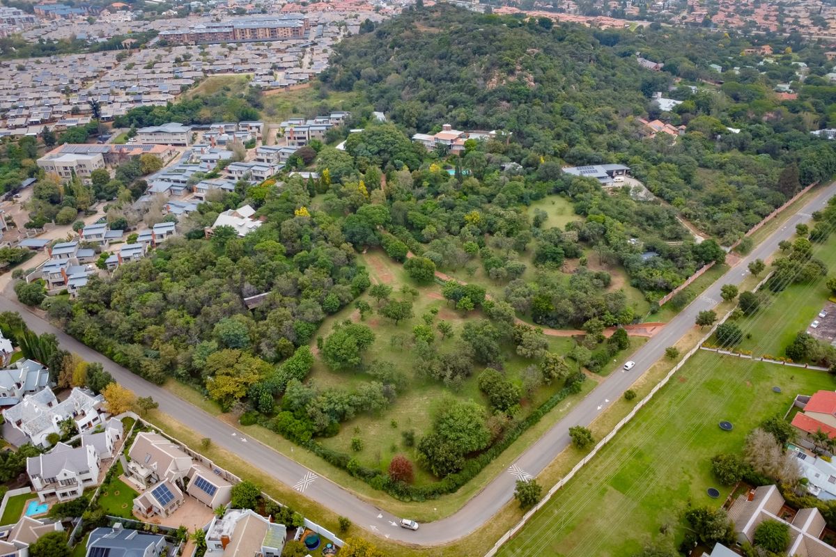 Prestigious Multi-Residence with exceptional amenities and Development potential - Photo 2