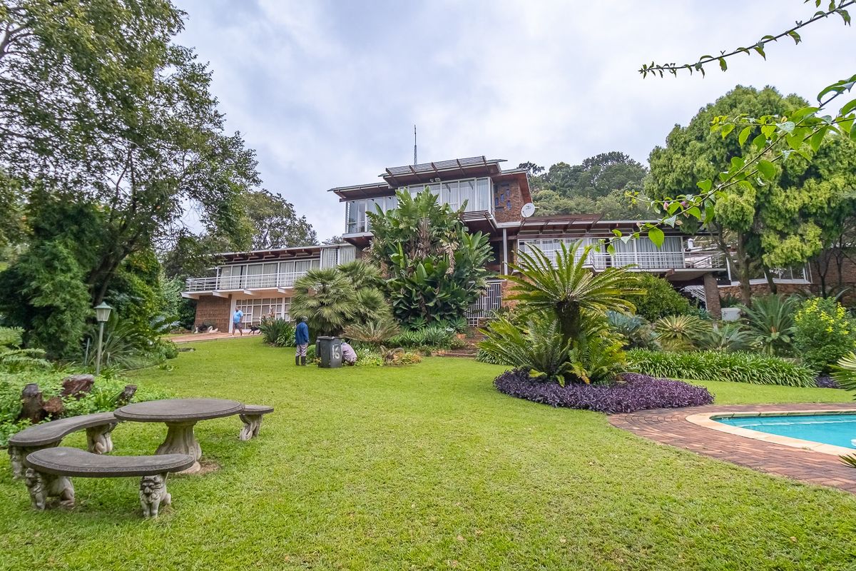 Prestigious Multi-Residence with exceptional amenities and Development potential - Photo 3