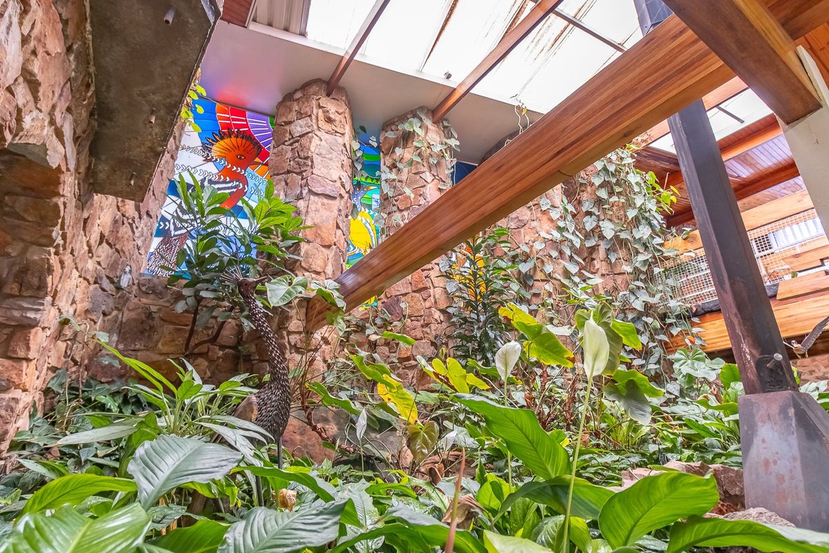 Prestigious Multi-Residence with exceptional amenities and Development potential - Photo 5