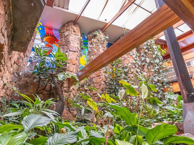 Prestigious Multi-Residence with exceptional amenities and Development potential - Photo 5