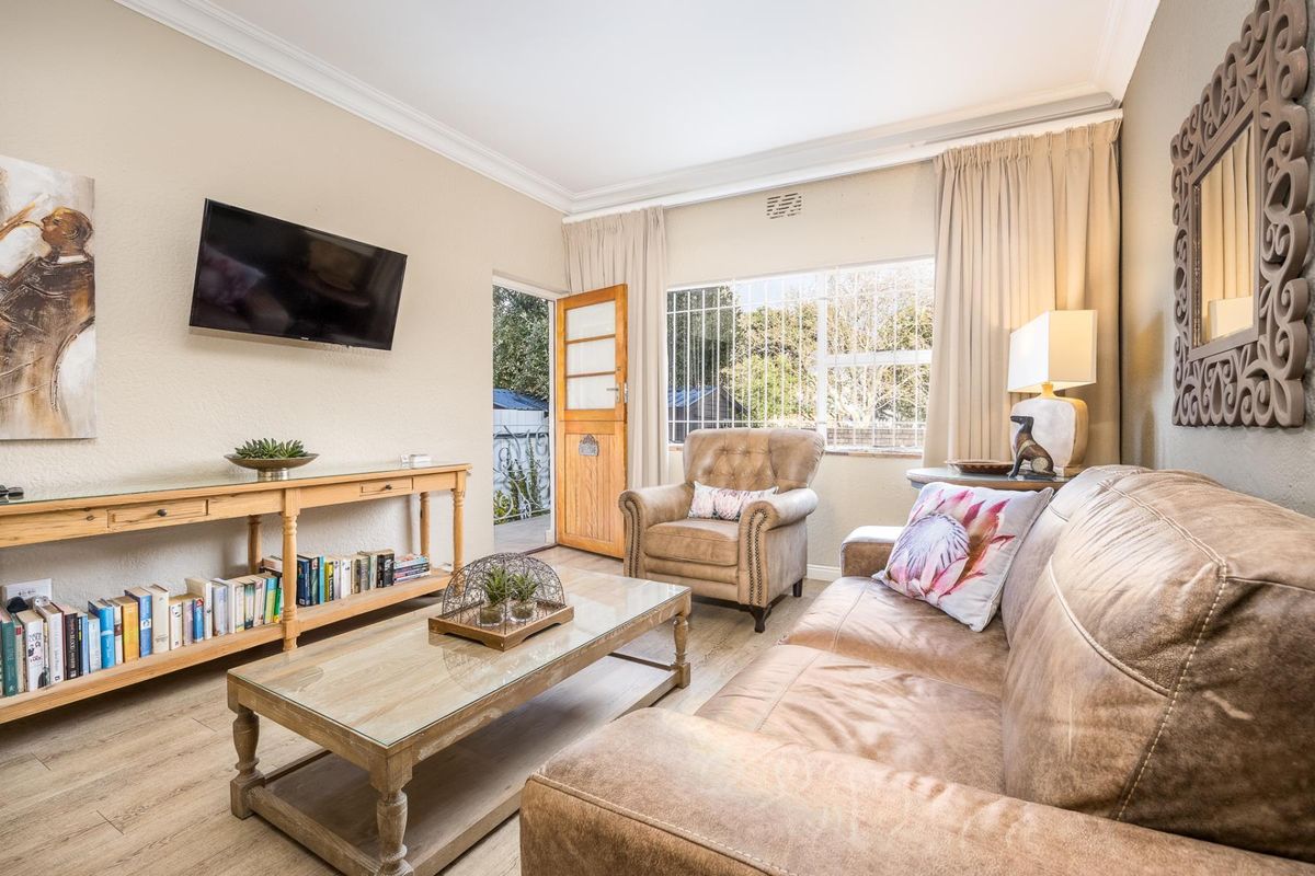 Charming One-Bedroom Apartment in the Heart of Stellenbosch - Photo 3