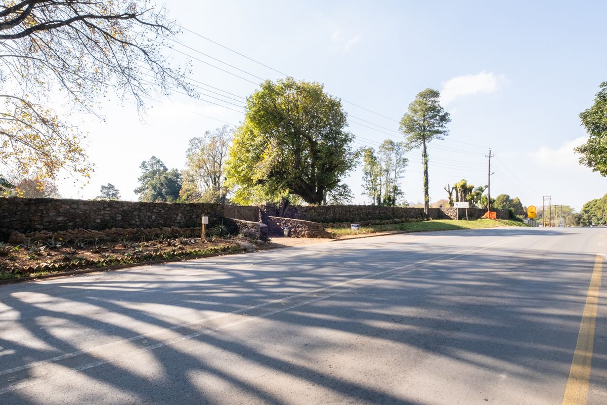 Rare Find. 4,460m2 Prime Commercial Land in Central Hilton - Photo 2