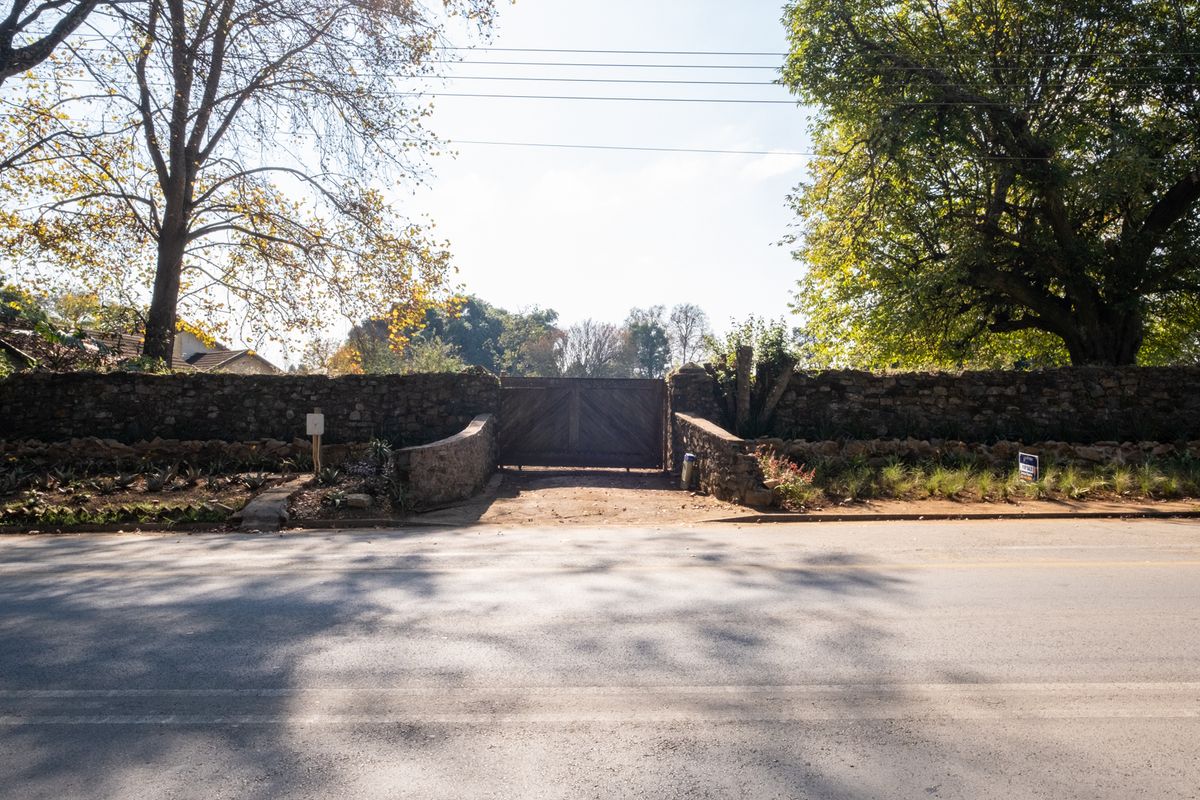 Rare Find. 4,460m2 Prime Commercial Land in Central Hilton - Photo 3