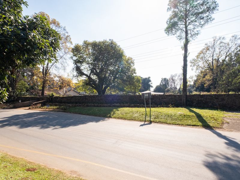 Rare Find. 4,460m2 Prime Commercial Land in Central Hilton - Photo 4