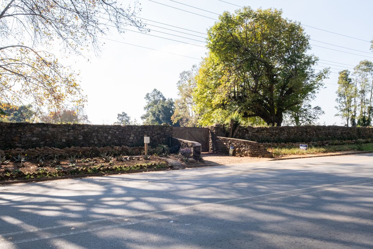 Rare Find. 4,460m2 Prime Commercial Land in Central Hilton - Photo 2