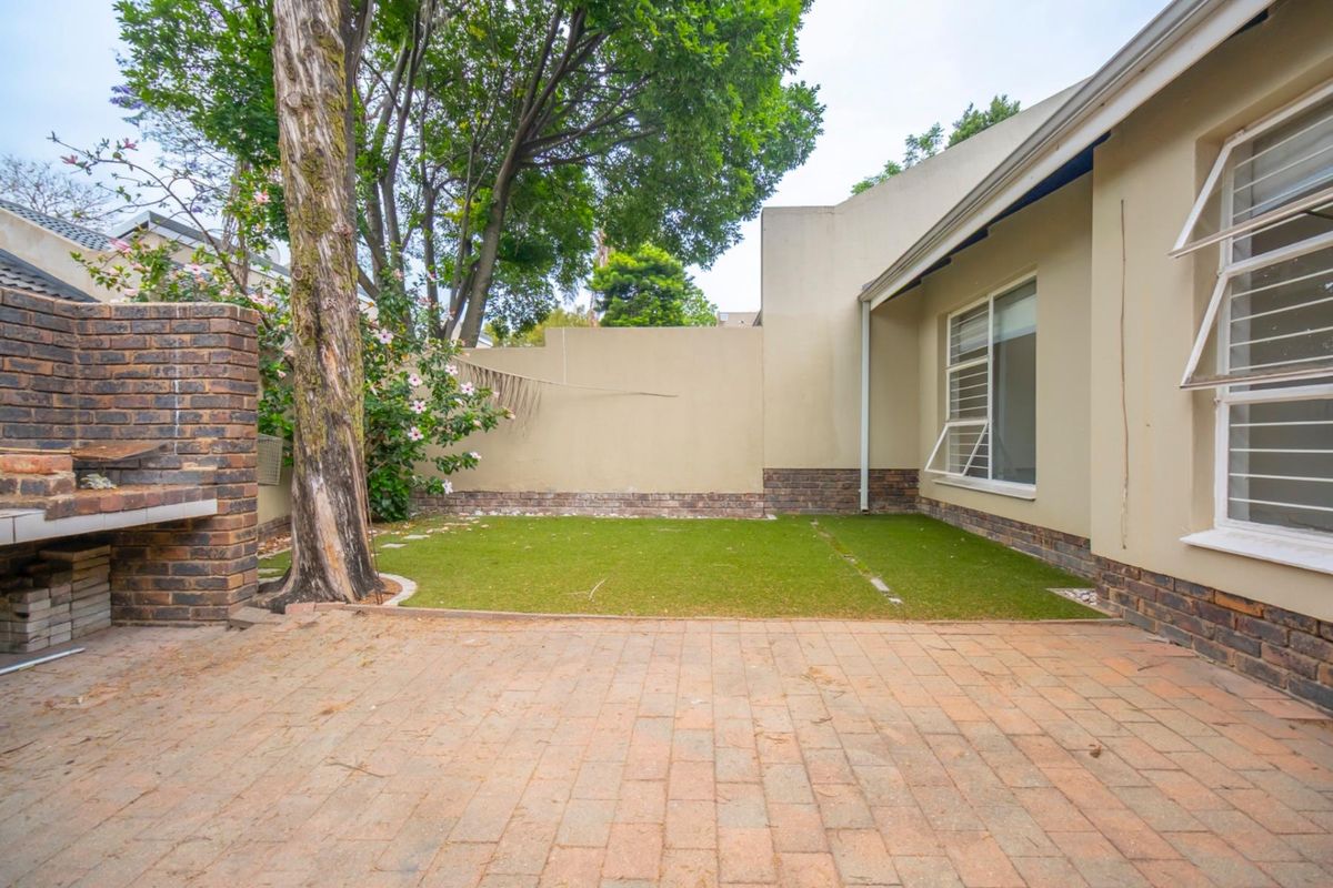 Two Bedroom Ground floor Unit with Garden - Photo 4
