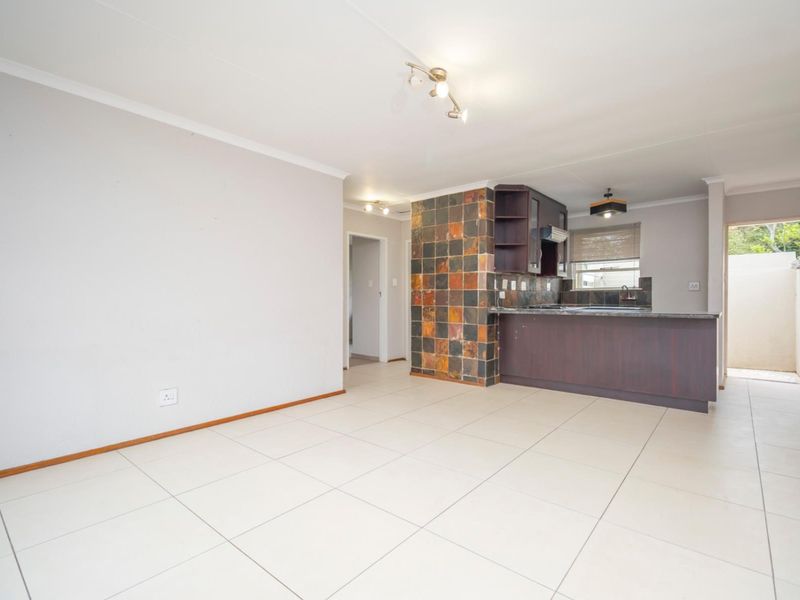 Two Bedroom Ground floor Unit with Garden - Photo 6
