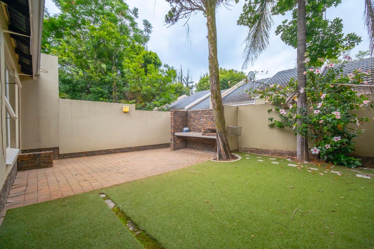Two Bedroom Ground floor Unit with Garden - Photo 3