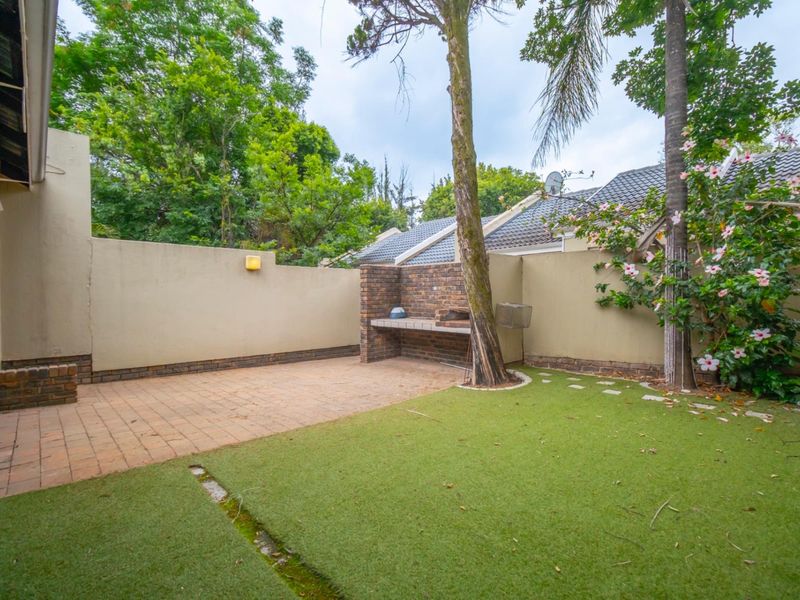 Two Bedroom Ground floor Unit with Garden - Photo 3
