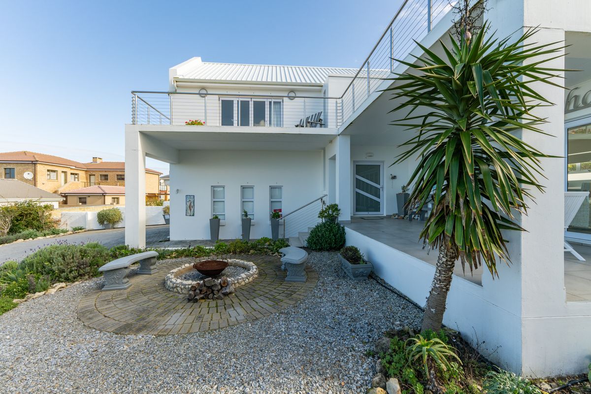 House For Sale in Oceanview Heights, Struisbaai, Western Cape - Photo 2