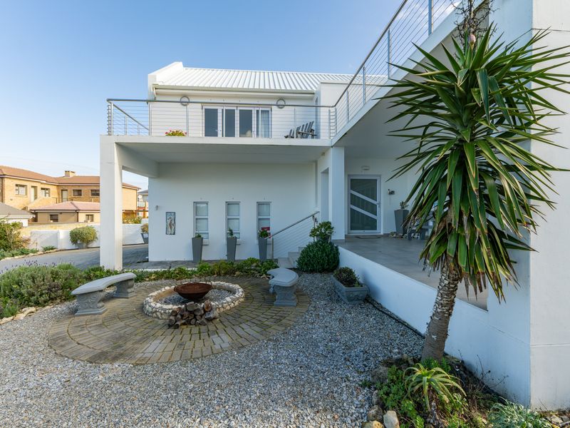 House For Sale in Oceanview Heights, Struisbaai, Western Cape - Photo 2