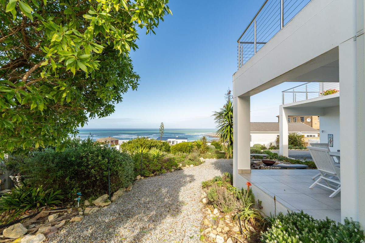 House For Sale in Oceanview Heights, Struisbaai, Western Cape - Photo 5