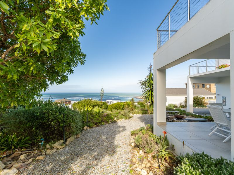 House For Sale in Oceanview Heights, Struisbaai, Western Cape - Photo 6